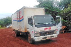 Asaltan camión transportador, roban cajas de electrónicos y abandonan vehículo en el km 10