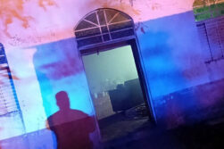 Bomberos controlan incendio en iglesia abandonada