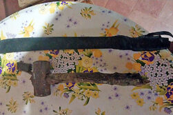 Con machete y mazo en mano detienen a un sujeto que amenazaba de muerte a un hombre.