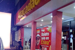 Rompen blindex para ingresar a local en barrio San José