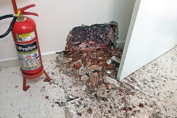 Intentan robar locales de telefonía mediante boquetes en Santa Rita