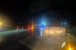 Minibús universitario volcó en el Km 31 tras desperfecto mecánico: diez alumnos se salvaron