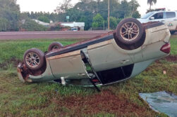 Automóvil volcó tras esquivar a un imprudente