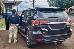 «Cabriteros» en perdida: PRF recupera tres camionetas Toyota de alta gama que serian traídos a Paraguay