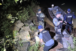 FRONTERA del TRÁFICO: No solo en BRASIL, también en ARGENTINA decomisan una TONELADA de MARIHUANA llevada de Paraguay.