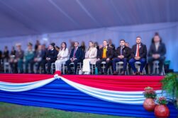 FOTO: IMPRESENTABLES CORRUPTOS en el palco principal del DESFILE PATRIO