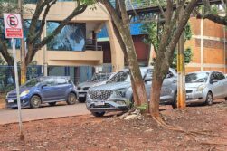 Estudiantes de la UPE estacionan en zona PROHIBIDA ante DESIDIA del intendente Roque Godoy