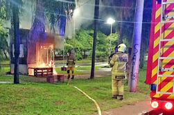 Incendio consumió caseta abandonada en el microcentro de Ciudad del Este
