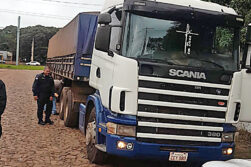 Buscan a camionero desaparecido tras abandonar carga de trigo en Minga Guazú