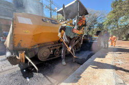 Avanzan los trabajos de mejoramiento vial de la avenida Los Lapachos de CDE, con apoyo de ITAIPU