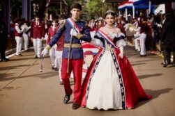 FOTO: Esplendido homenaje de la comunidad EDUCATIVA a la PATRIA