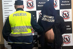 Terminó preso tras arrojar cerveza a un policía en una estación de servicio