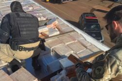 FRONTERA del TRÁFICO: Incautan 3 toneladas de MARIHUANA llevada desde el PARAGUAY para el grupo TERRORISTA del Comando Vermelho.