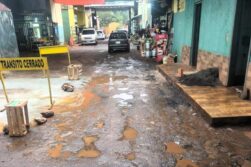Mercado de FRANCO, ABANDONADO, y el intendente Roque Godoy DESPILFARRA dinero municipal en ZOQUETES