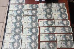 Imputan a un  hombre por intentar sobornar con dinero falso