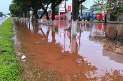 Calle se convierte en LAGUNA en Santa Rita debido a la DESIDIA del intendente Edgar Torres.