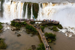 Brecha turística en las Cataratas: El lado brasileño bate récords mientras Argentina se estanca con entradas el doble de caras