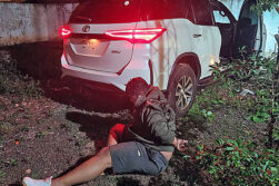 Recuperan camioneta Toyota Fortuner que habia sido robada de campus universitario de la UNE.