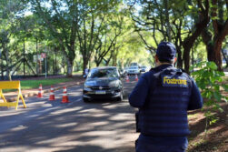 Vehículos extranjeros acumulan R$ 42 millones en multas en Foz de Yguazu: cómo consultar si tenés multas.