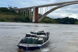 FRONTERA del TRAFICO: Incautan 770 kilos de MARIHUANA a orillas del río Paraná cerca del Puente de la Amistad