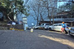 BLOQUEO ARBITRARIO de una calle en zona comercial de CDE aumenta CAOS en el tránsito y la QUEJA ciudadana.