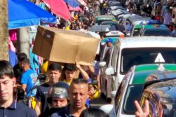 El «BOOM INVERNAL” de Ciudad del Este: Calles llenas y euforia comercial ante la masiva llegada de TURISTAS y SACOLEIROS.