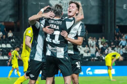 Libertad goleó 4-1 a Recoleta FC y quedó como único líder del Clausura
