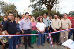 Gobernador inaugura EMPEDRADOS en Minga Guazú, pidiendo VOTOS para SU CANDIDATO a intendente.