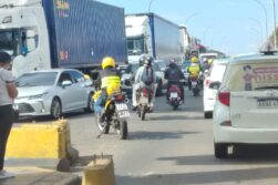 CAOS en el PUENTE DE LA AMISTAD: Los 500 metros donde rige la “LEY DEL MÁS FUERTE”.
