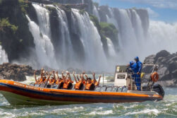 Confirman la muerte de un turista holandés tras volcar una lancha del Macuco Safari en las Cataratas del Yguazú.