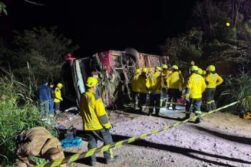 Identifican a fallecidas tras vuelco de bus de la Academia Bethania en Brasil