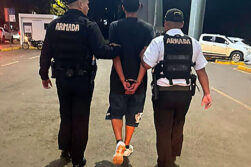 Armada Paraguaya incauta presunta droga oculta en vehículo denunciado como robado en Ciudad del Este