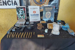 Allanan presunto centro de venta de drogas y detienen a tres sospechosos en Remansito