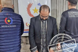 Detienen en el Puente de la Amistad a un afgano con pasaporte canadiense falso que intentaba ingresar al país