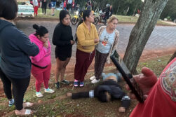 Un motociclista de 29 años fallece tras perder el control e impactar contra un árbol en el barrio Boquerón II