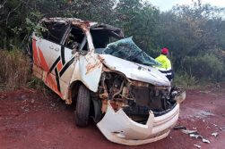 Conductor esquiva a un motociclista y vuelca en una cuneta en Juan León Mallorquín