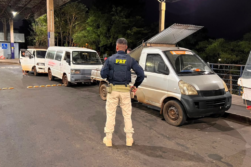 Retienen 27 VEHICULOS CHATARRAS con chapa PARAGUAYA y 130 son MULTADOS en la zona del Puente de la Amistad