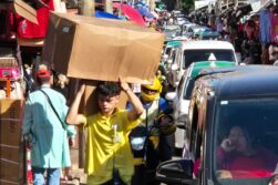 Afirman que el CONTRABANDO desde Ciudad del Este al Brasil mueve US$ 12.000 millones al año y FINANCIA al CRIMEN ORGANIZADO.