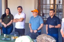 Candidato a intendente de YO CREO organiza REUNIÓN POLÍTICA en horario LABORAL y dentro de edificio MUNICIPAL.