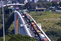 Cambian HORARIO de paso de CAMIONES con carga de IMPORTACIÓN y EXPORTACIÓN por el Puente de la Amistad