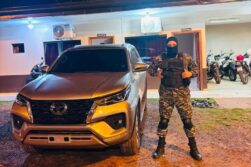 Abandonan en Hernandarias una lujosa camioneta robada hace dos años en Brasil