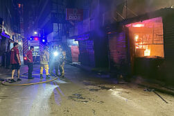 Incendio parcial afecta un local comercial sobre la avenida Monseñor Rodríguez en CDE